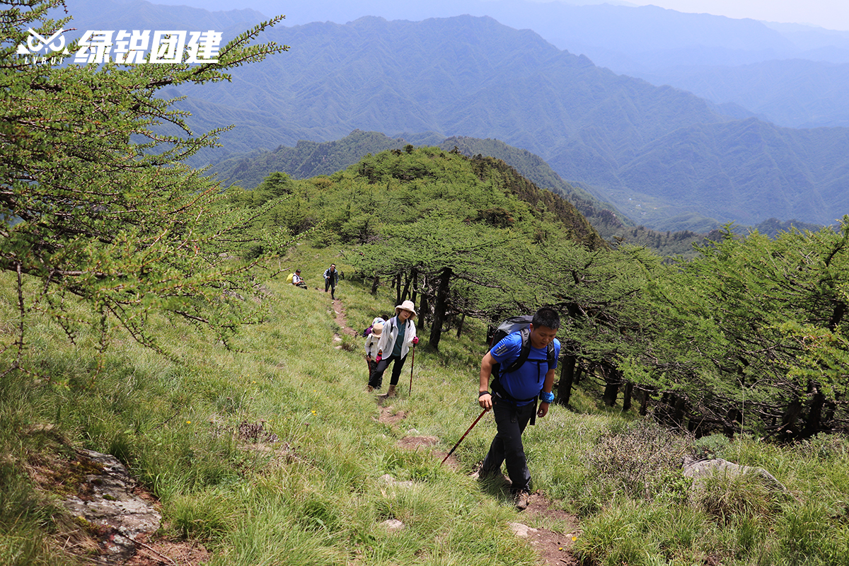 境商地产--冰晶顶徒步登山户外拓展活动