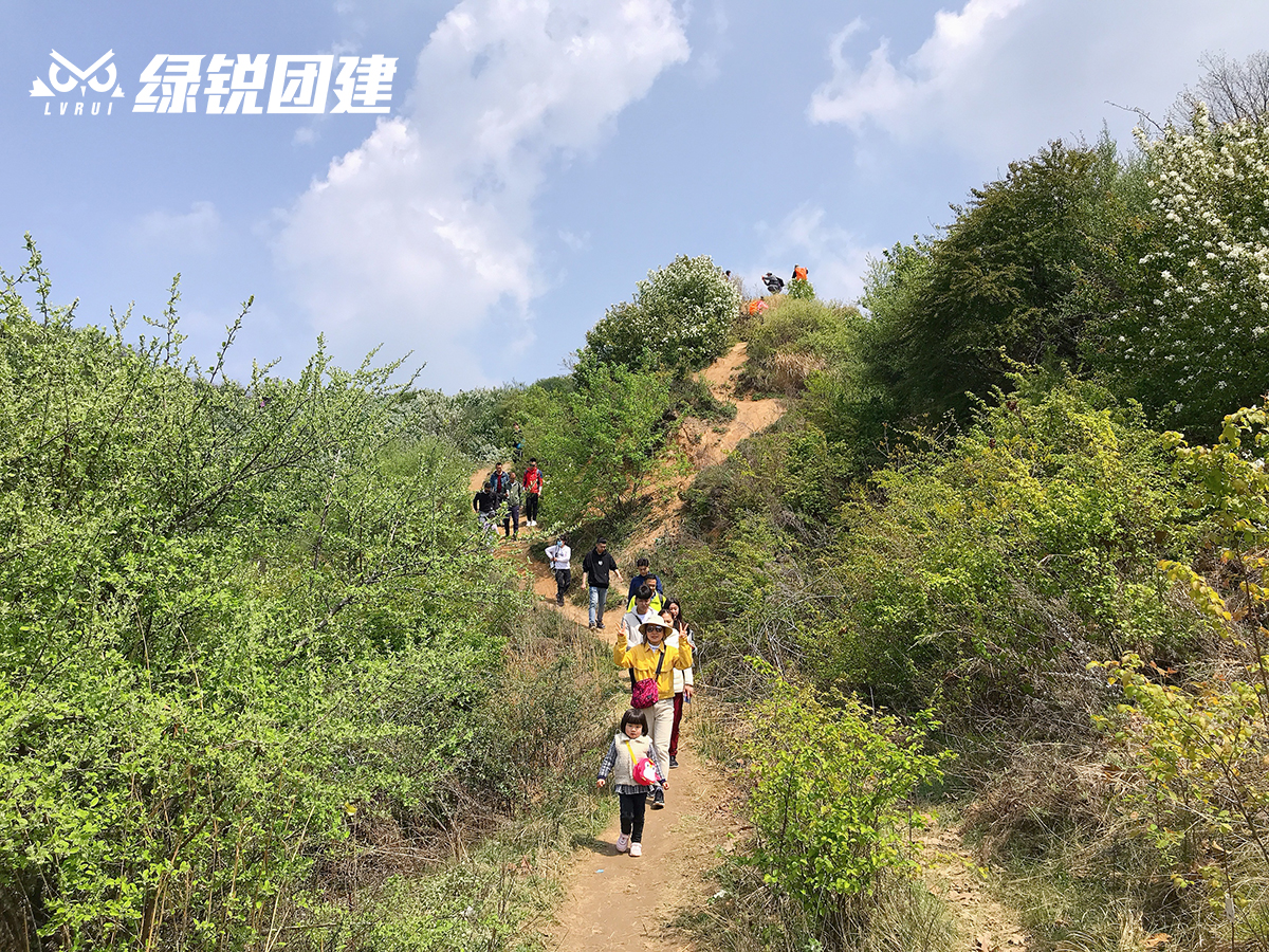 康宝莱--黄峪寺徒步赏白鹃梅