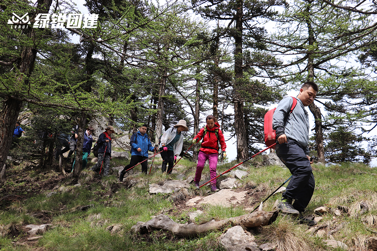 境商地产--冰晶顶徒步登山户外拓展活动