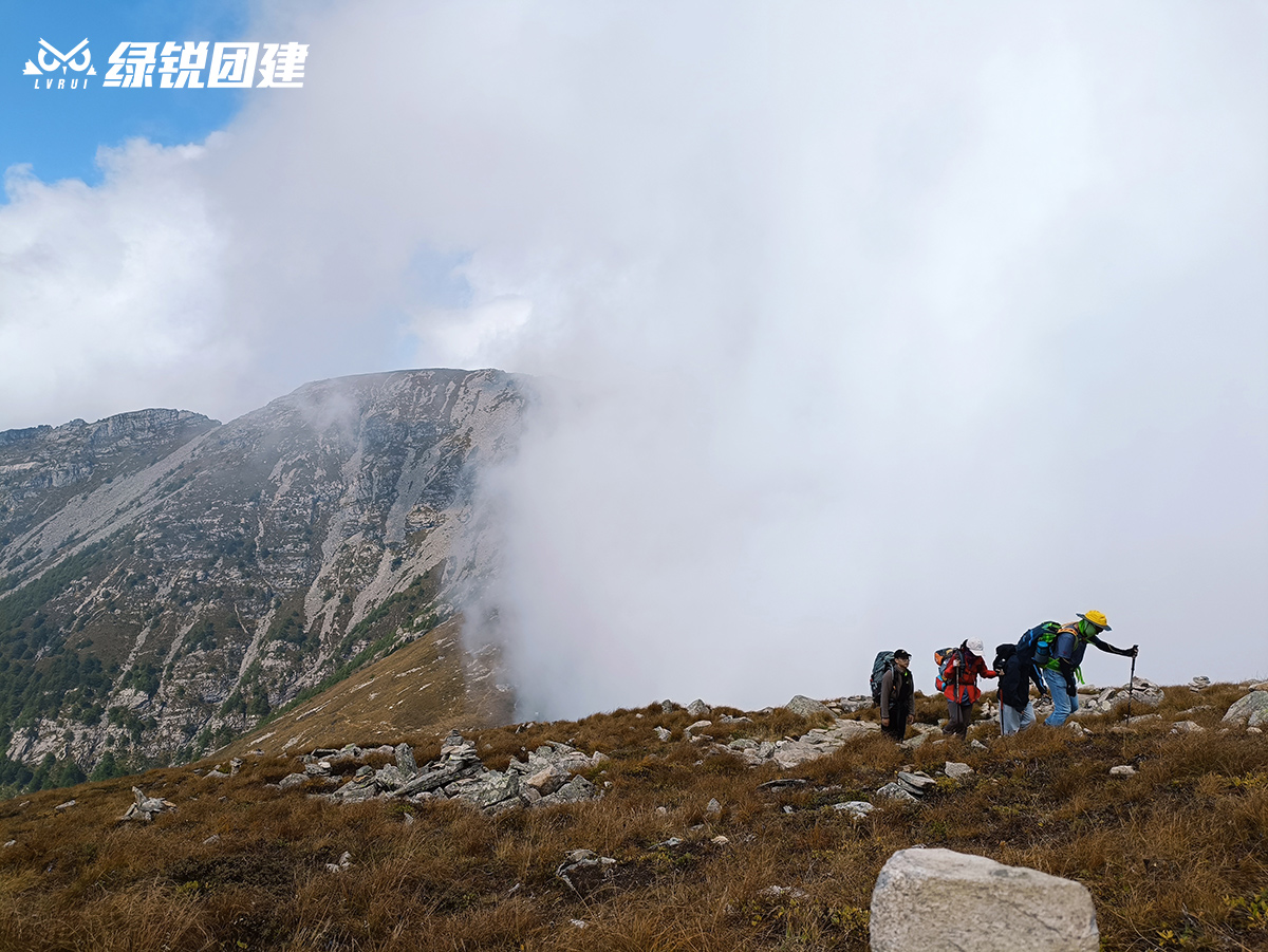 太白山拔仙台登高团建