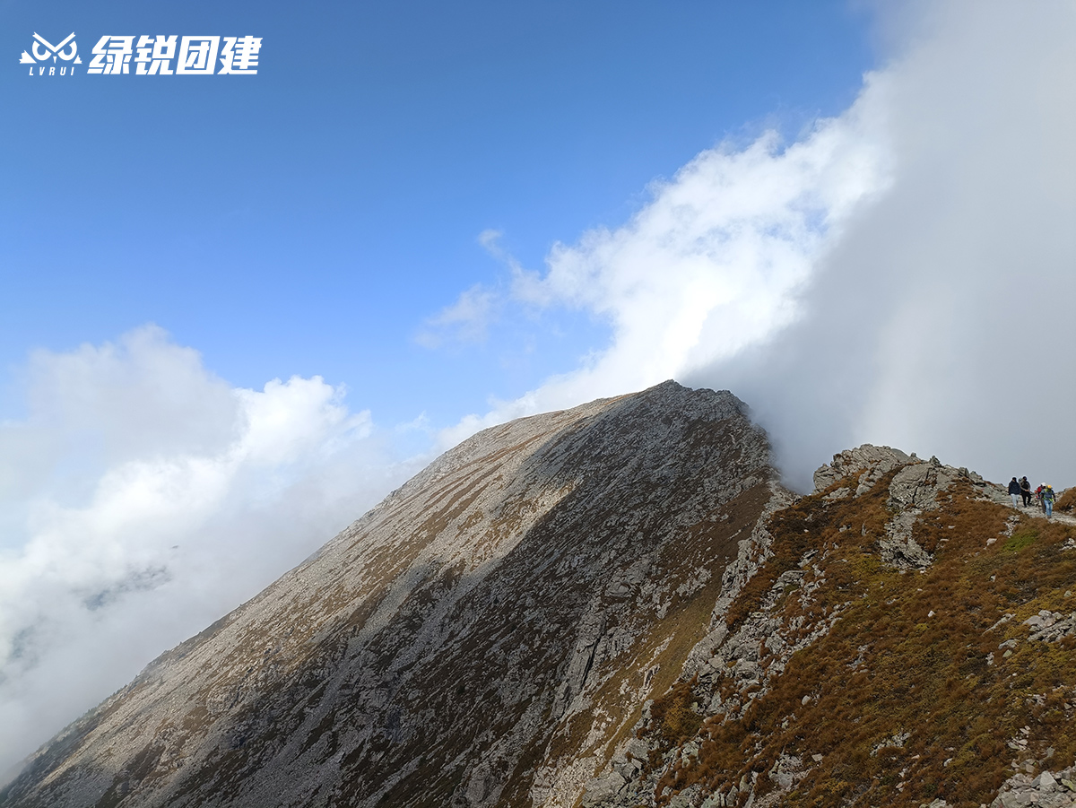 太白山拔仙台登高团建